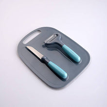 Charger l'image dans la galerie, Gadget de cuisine multifonctionnel en acier inoxydable pour découpe et épluchage, capacité 2L, transparent et gris.